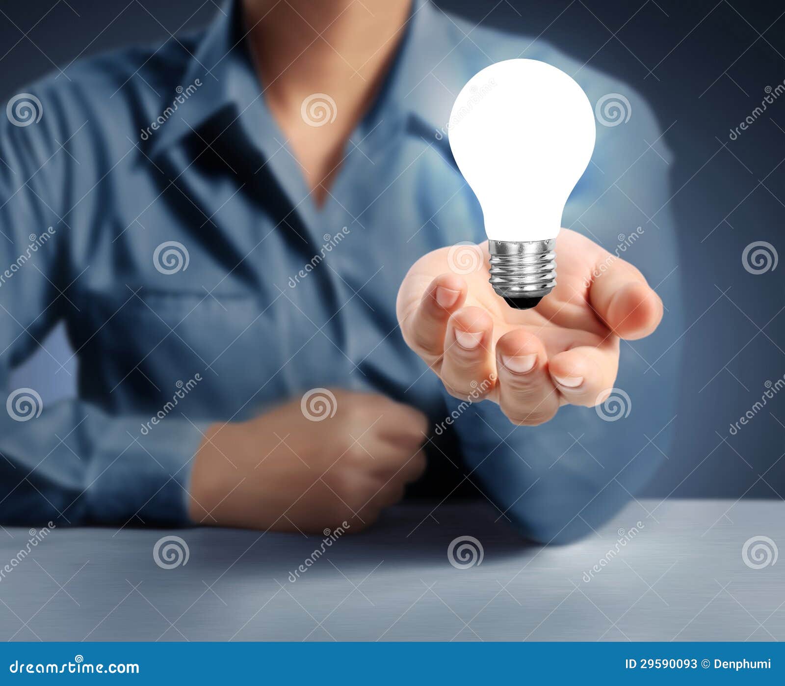 Ampoule D Main Sur Une Stock Illustrations, Vecteurs, & Clipart (195