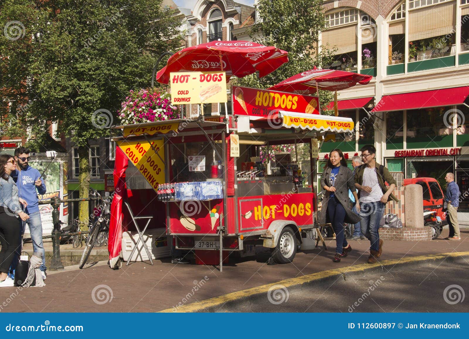 Sloppenwijk Een goede vriend Handschrift Hot Dog stand in Amsterdam editorial photography. Image of summer -  112600897