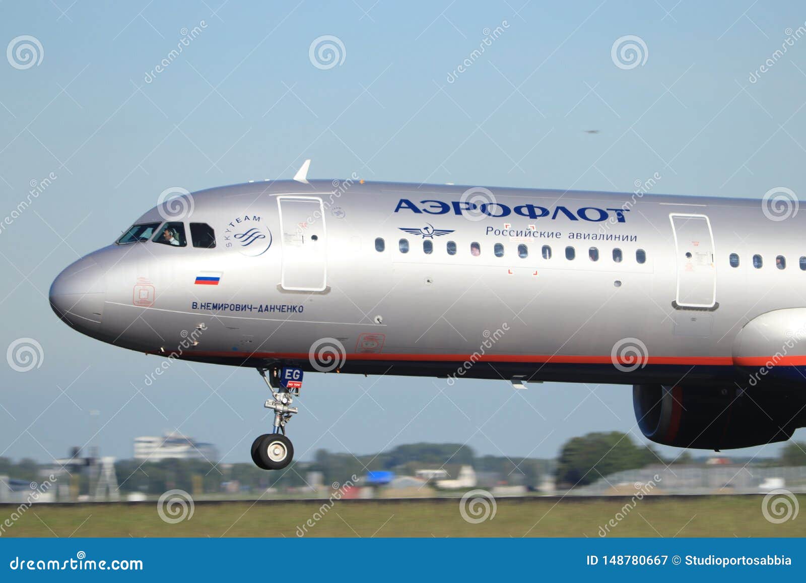 Amsterdam die Niederlande - 24. Mai 2019: VP-BEG Aeroflot - russische Fluglinien Airbus A321-200. Amsterdam die Niederlande - 24. Mai 2019: VP-BEG Aeroflot - russischer Start Fluglinien-Airbusses A321-200 von Polderbaan-Rollbahn, Amsterdam-Flughafen Schiphol