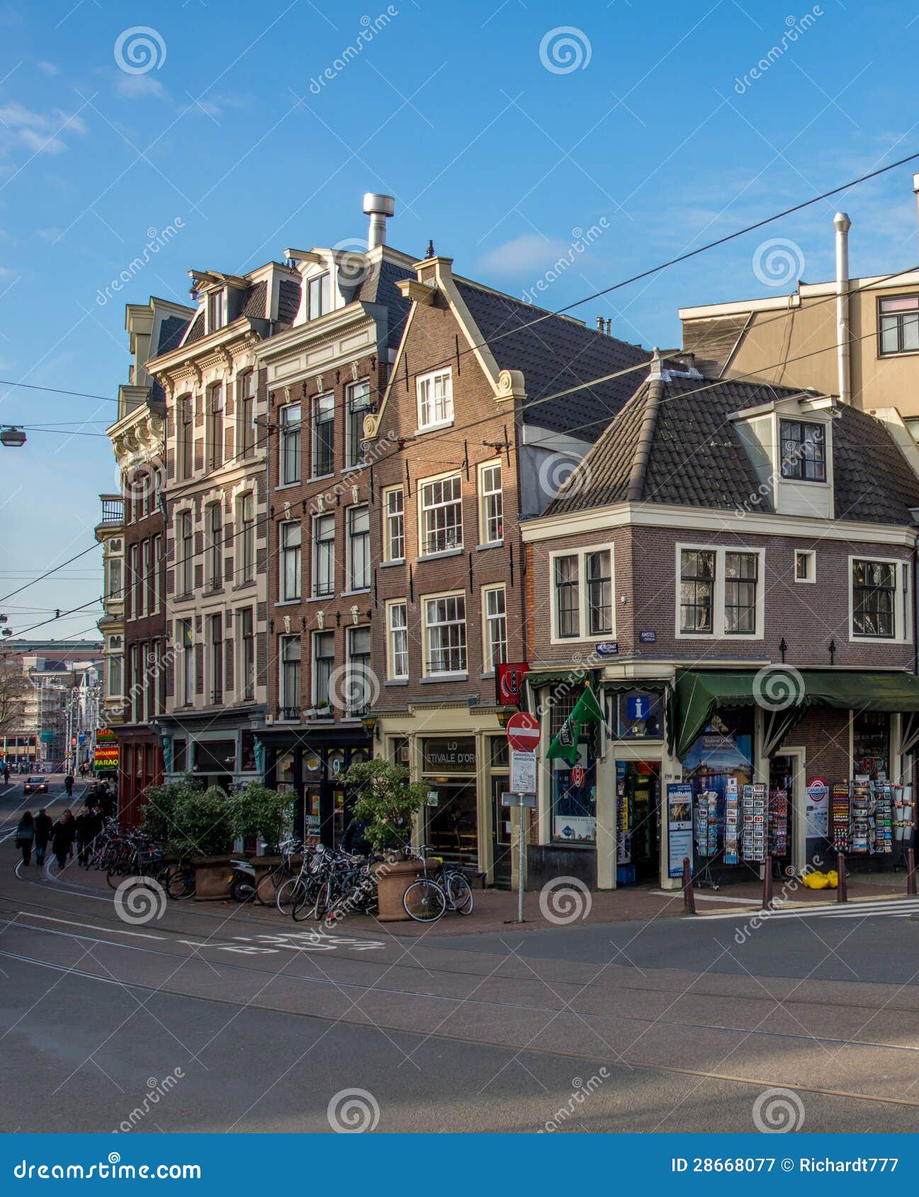 Amsterdam gata. Ett typisk gata-tränga någon i Amsterdam, Nederländerna