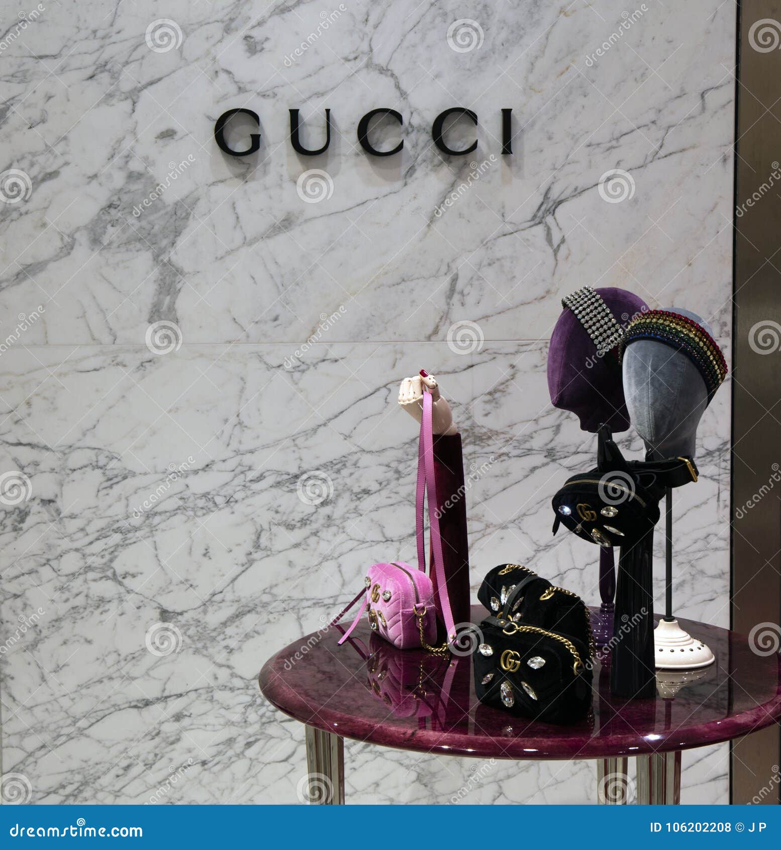 undulate renovere Sada Gucci store in Amsterdam editorial stock photo. Image of color - 106202208