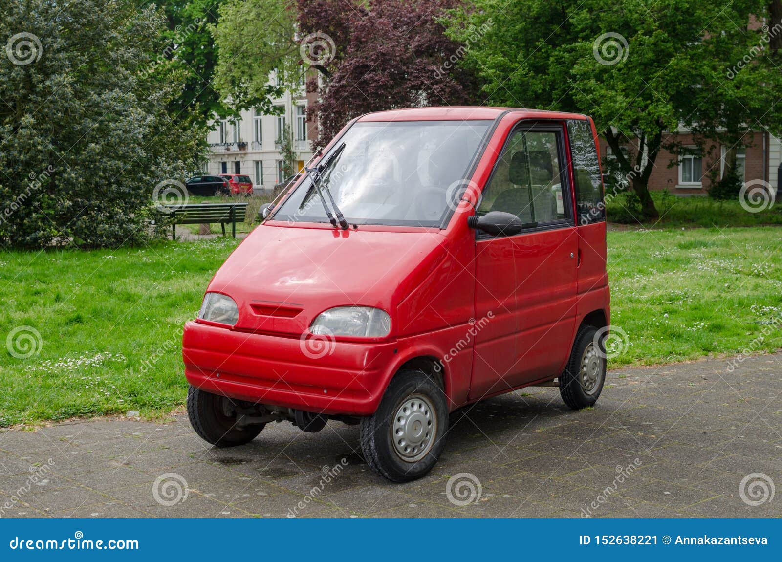 kip Grof Afwijking Amsterdam, Netherlands - May 03 2019: Small Red Car for Two Persons. Canta  LX Stock Image - Image of city, european: 152638221