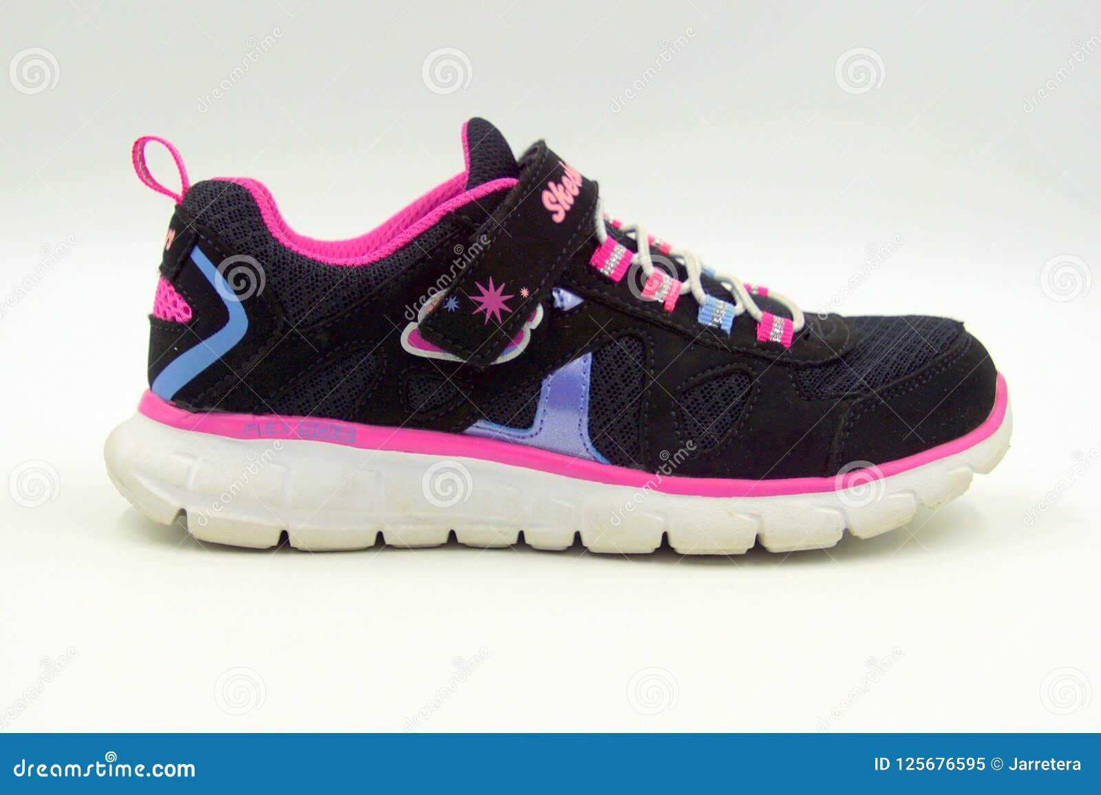 girls sketchers sneakers