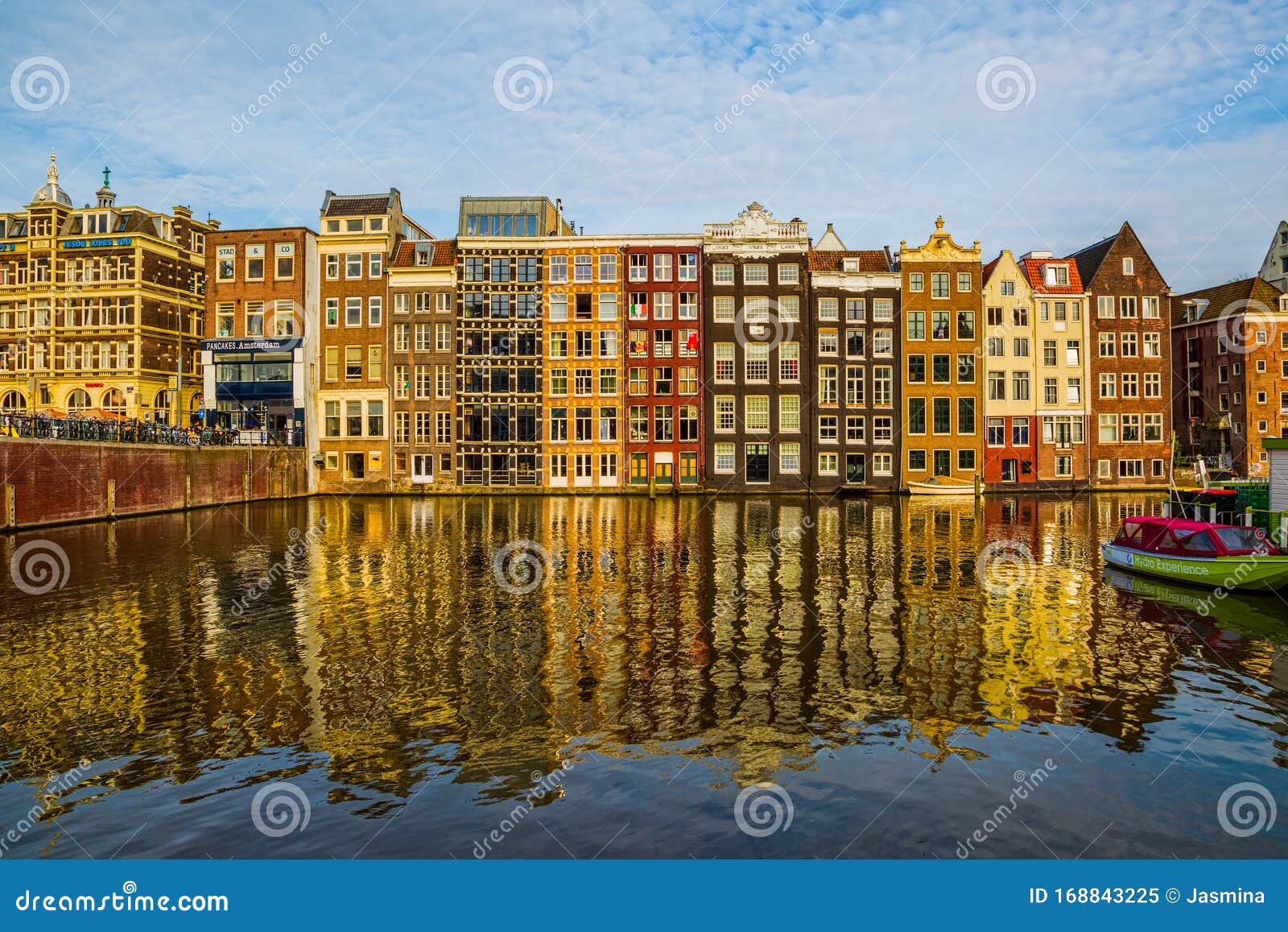 bedriegen Veel Spreek uit Amsterdam Old Houses Reflection in River Amstel Editorial Image - Image of  amstel, life: 168843225