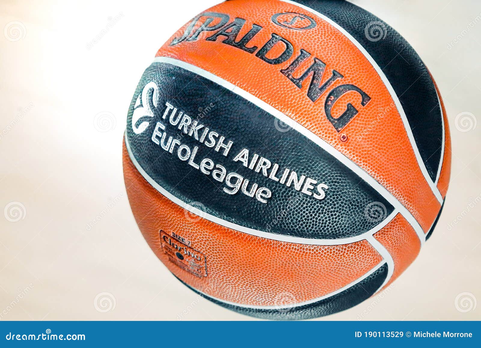 Amtlicher Spielball Der Euroleague Basketball Redaktionelles Stockbild