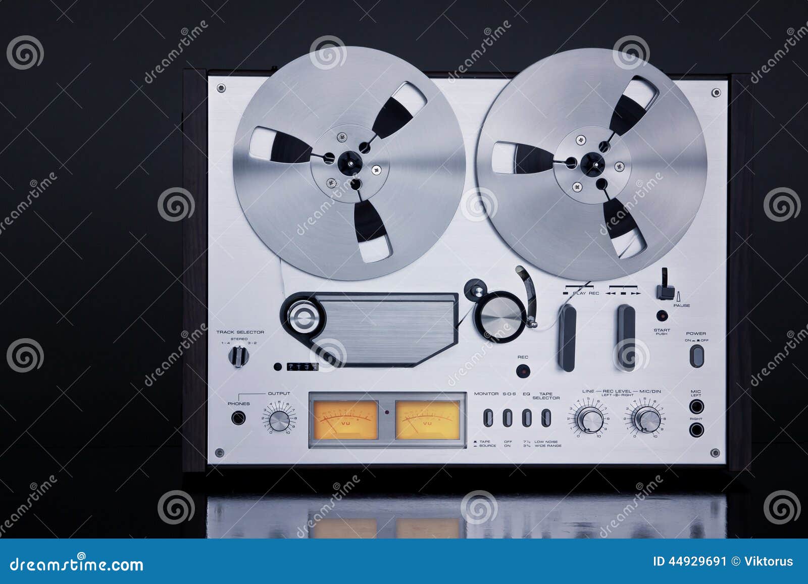 Analog Stereo Open Reel Tape Deck Recorder Vintage Closeup Stock Image -  Image of control, play: 44929691
