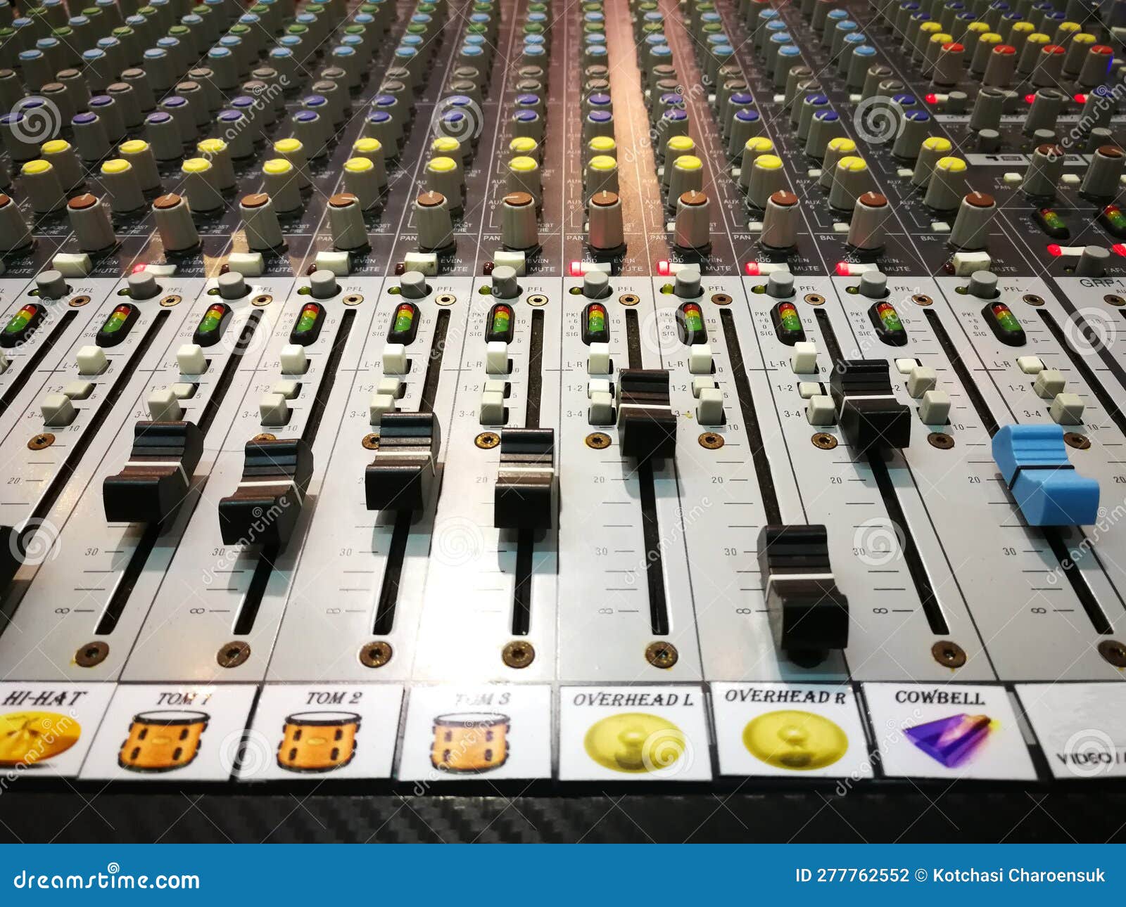 Analoge mixer stock foto. Image of fader, controle, instrument 277762552