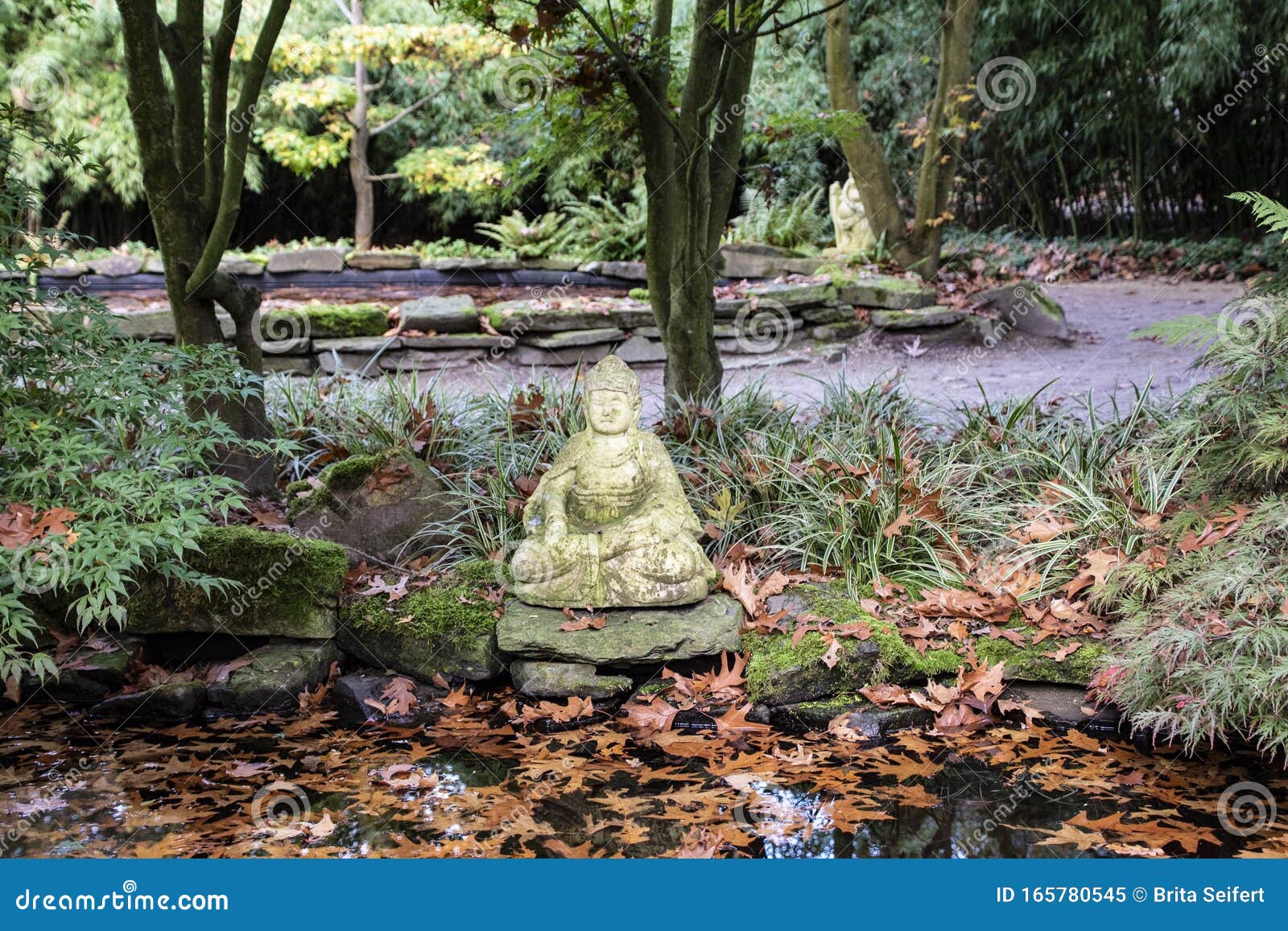 blød Faciliteter Glorious Ancient Buddha in the Park. in Harmony with Nature. Landscape Architecture  and Landscaping Stock Image - Image of peaceful, decorative: 165780545
