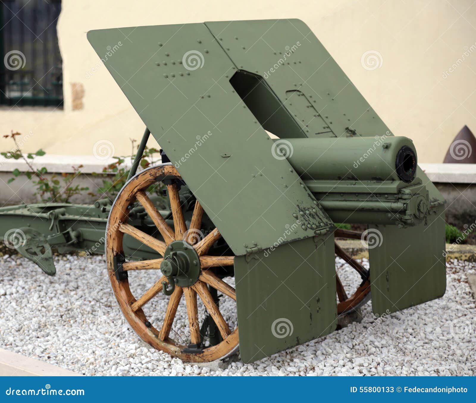 ancient cannon of the world war i in italy