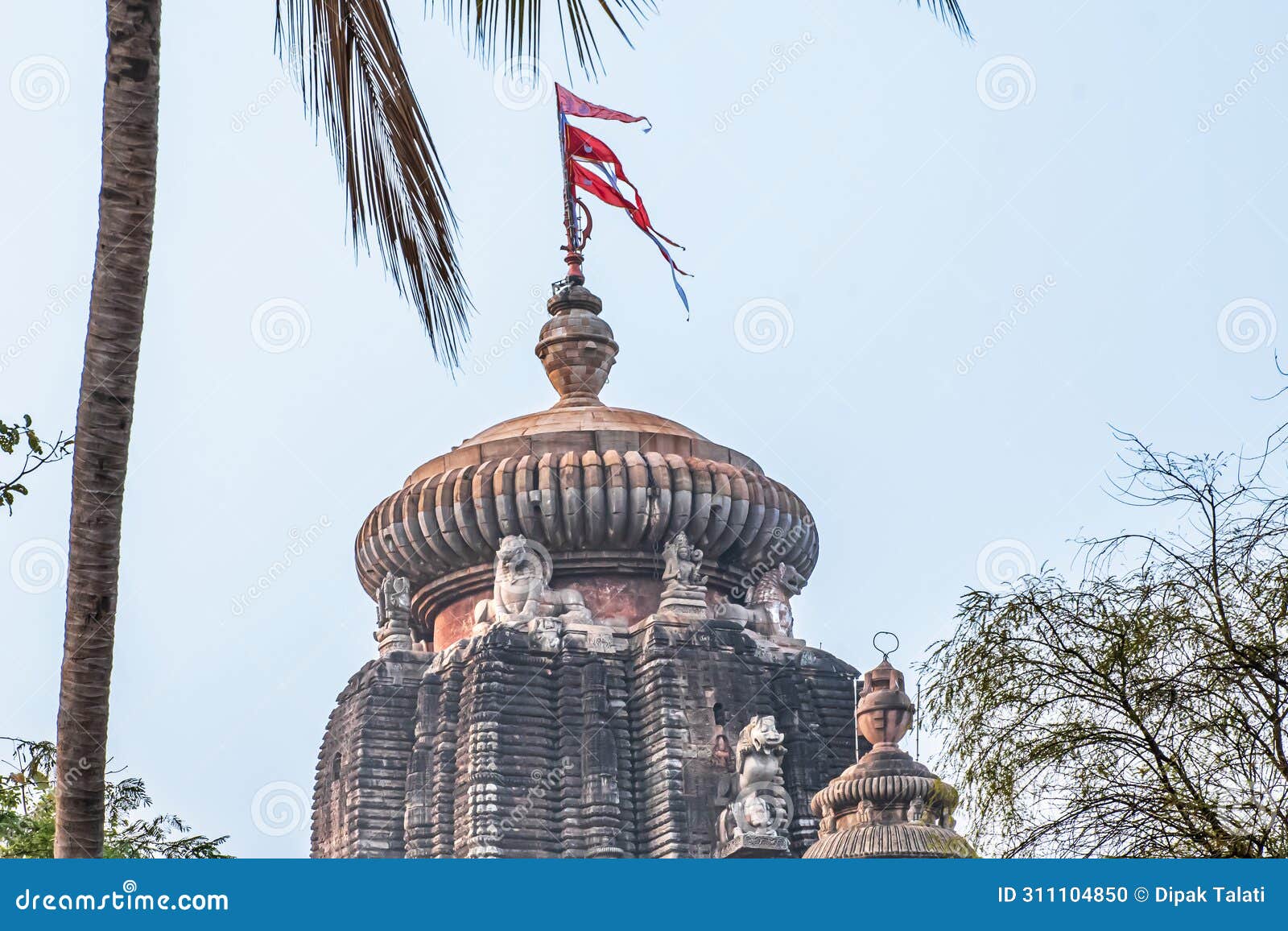 ancient lingraj temple at bhubaneshwar