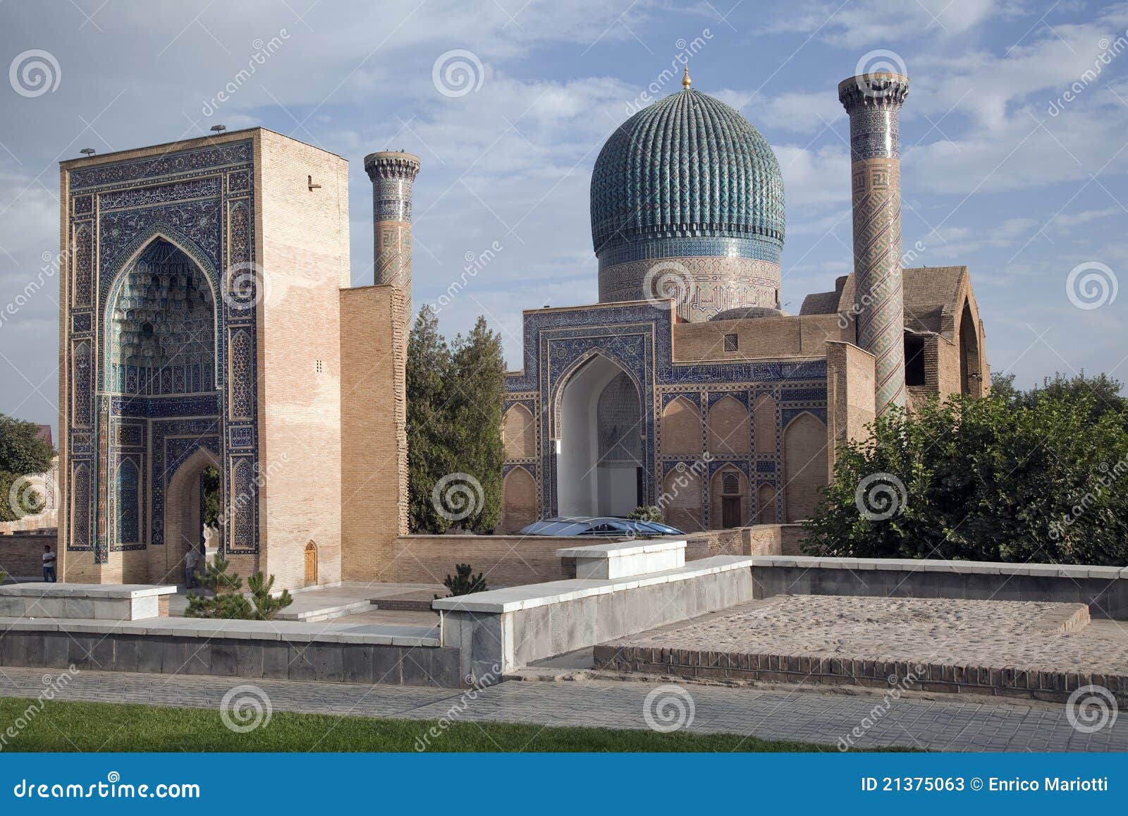 ancient mausoleum in uzbekistan