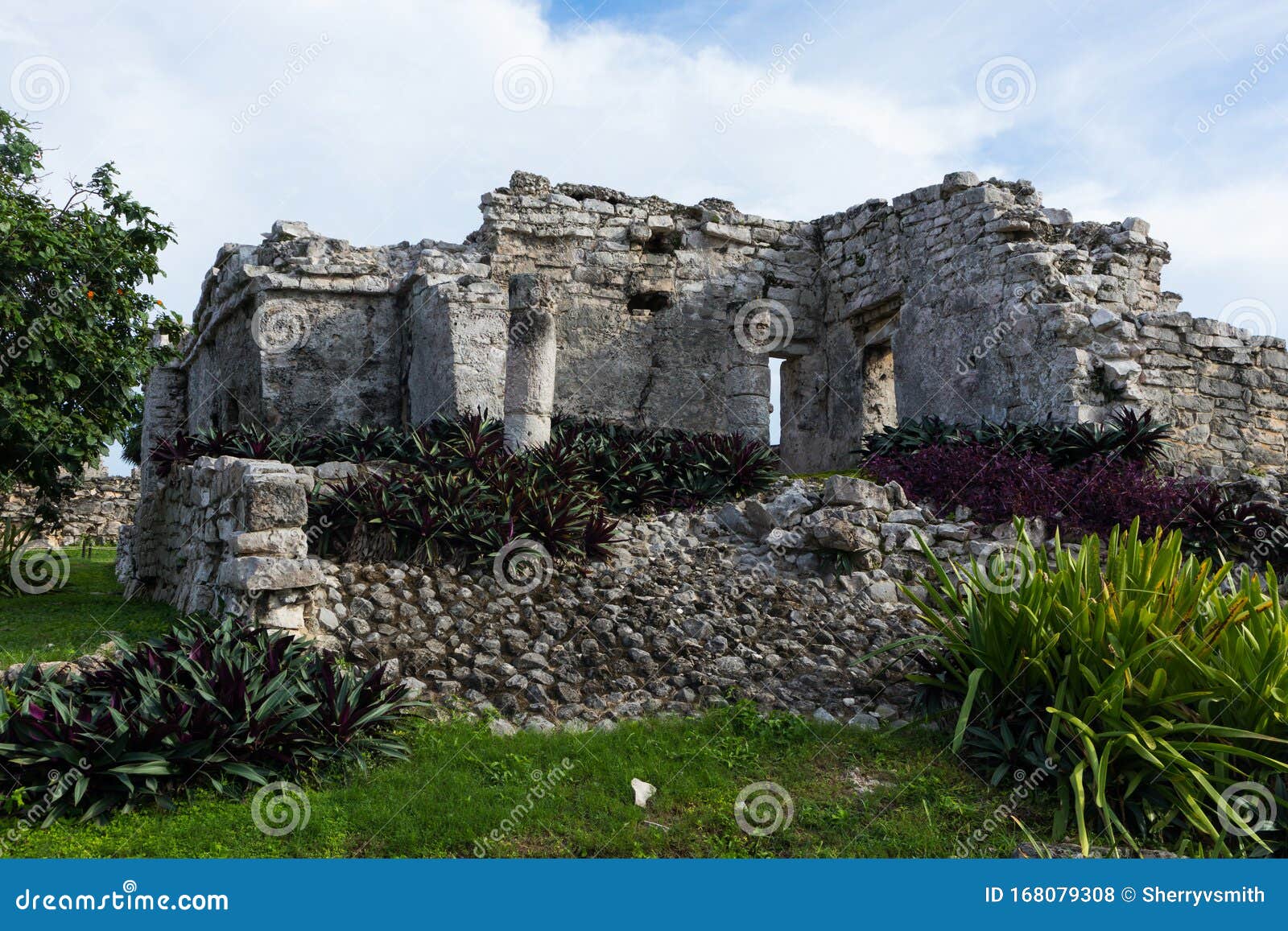 casa de las columnas mayan ruins