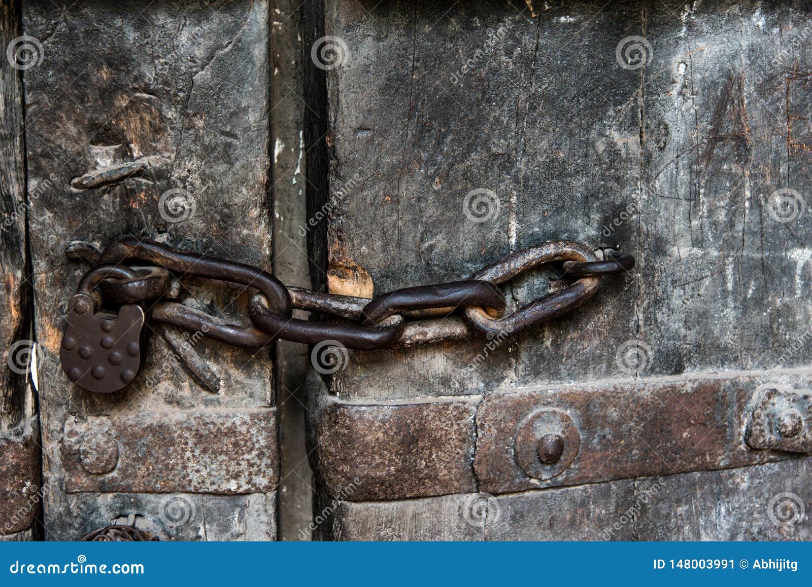 Ancient Old Chain with Lock Concept on Old Door, Wallpaper, Background  Stock Image - Image of antique, iron: 148003991