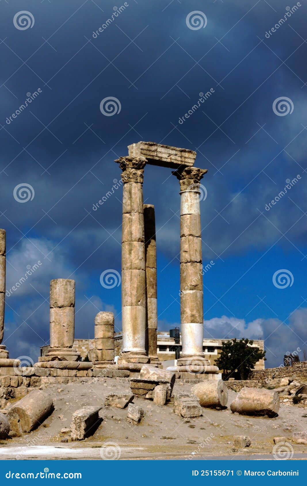 Ancient Pillars Of Hercules In Amman RoyaltyFree Stock Photography