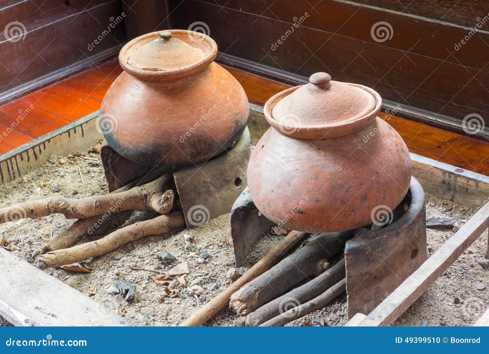 Ancient Rice Cooker Stock Photo - Image: 49399510