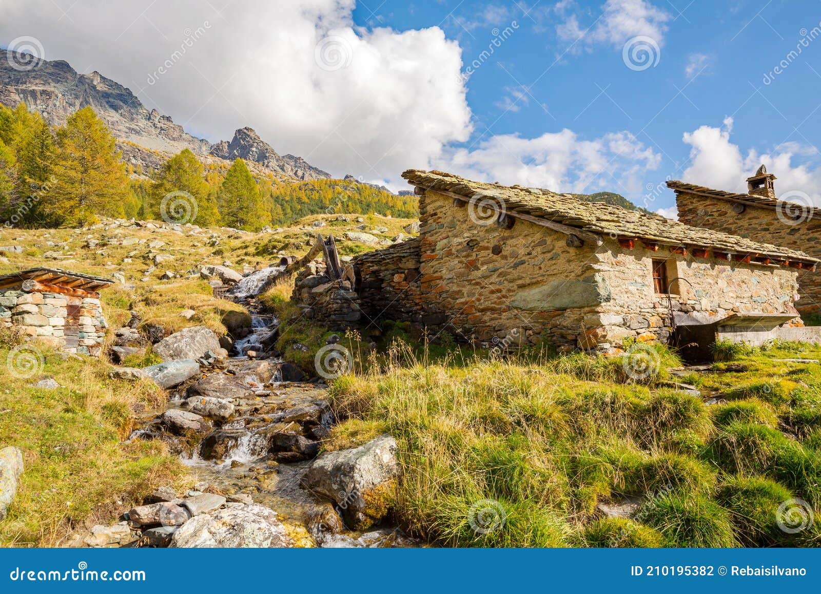ancient rural chalets in valmalenco it