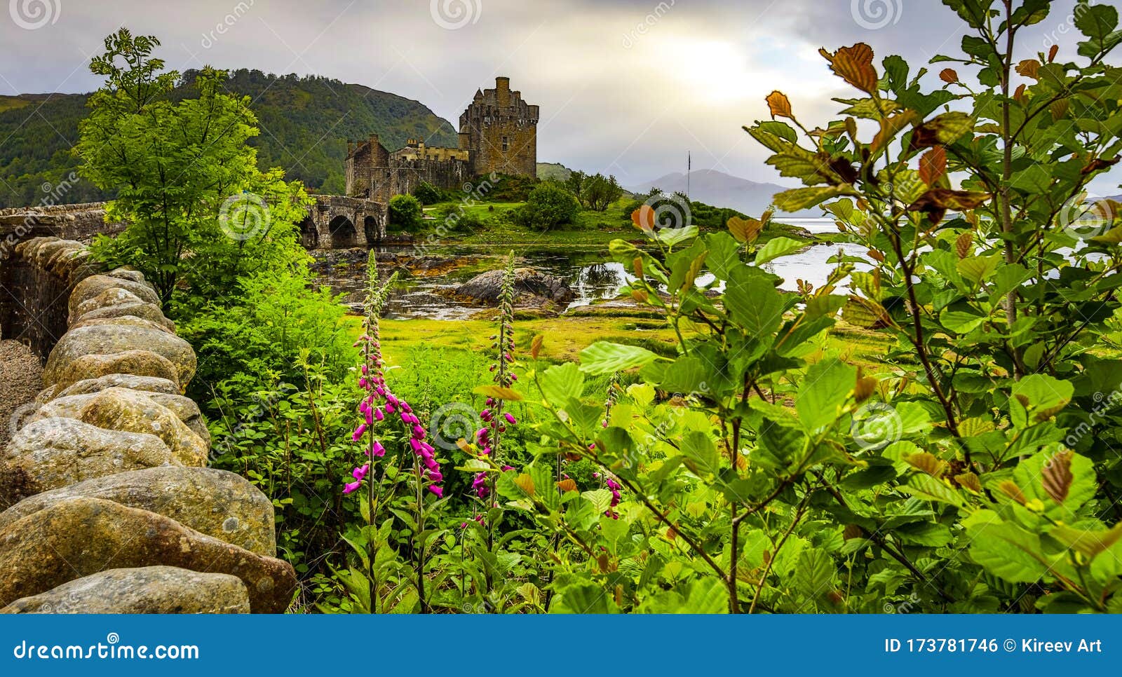 Selvforkælelse Blind skolde Ancient Scottish Medieval Buildings and Beautiful Landscape of Traditional  Nature. Stock Photo - Image of fantastic, british: 173781746