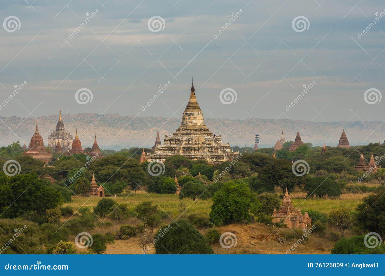 ancient temple inplain of bagan(pagan)