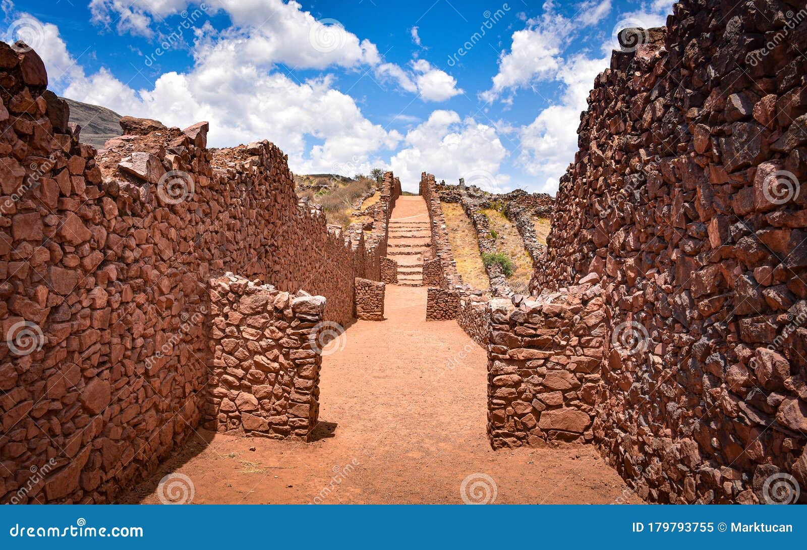 Ancient Walls at the Pikillacta Archaeological Site, Cusco, Peru Stock ...