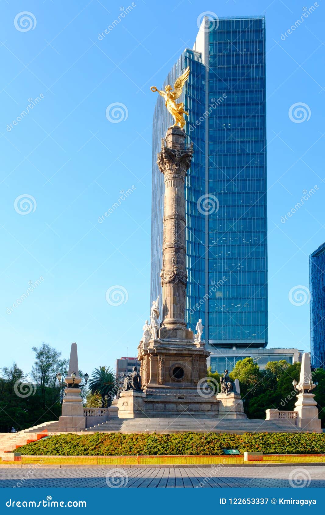 the angel of independence at paseo de la reforma in mexico city