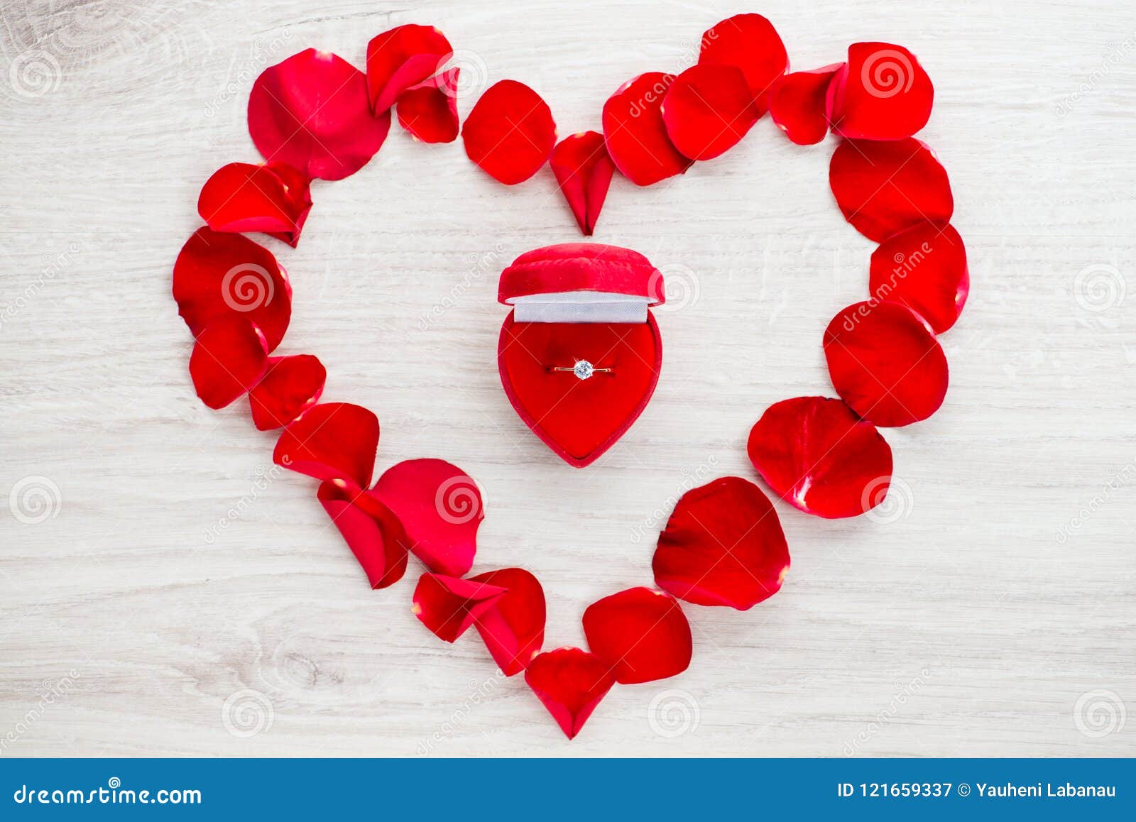 Hollywood autobús saludo Anillo De Compromiso, Corazón, Calendario, El 14 De Febrero, Un Regalo Para Valent Imagen de archivo - Imagen de satén, sensaciones: 121659337 Hollywood autobús saludo Anillo De Compromiso, Corazón, Calendario, El 14 De Febrero, Un Regalo Para Valent Imagen de archivo - Imagen de satén, sensaciones: 121659337