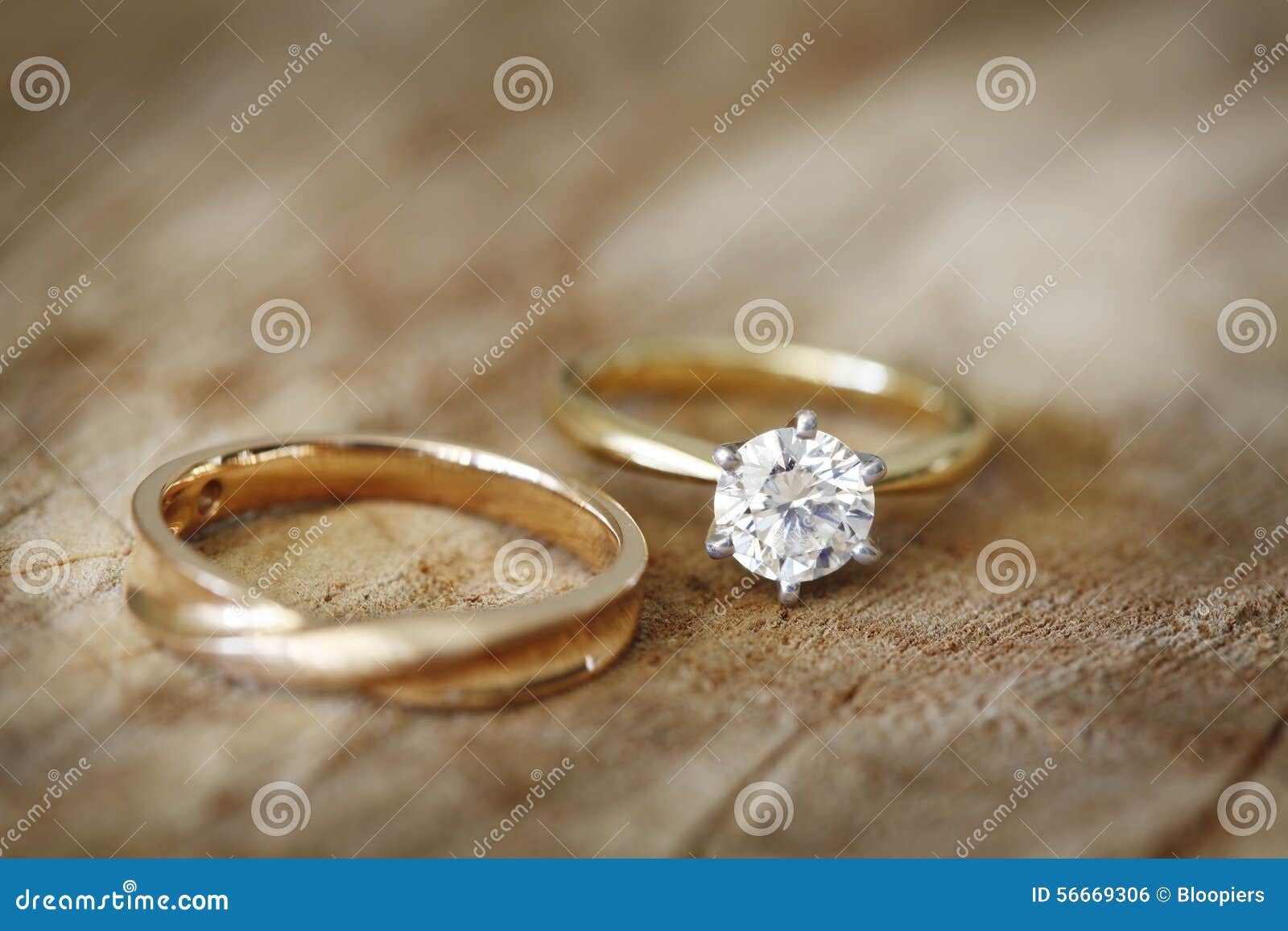 Anillo De Compromiso Y Alianza De Boda Foto de archivo - Imagen de venda,  brillo: 56669306, image size:1600x1157