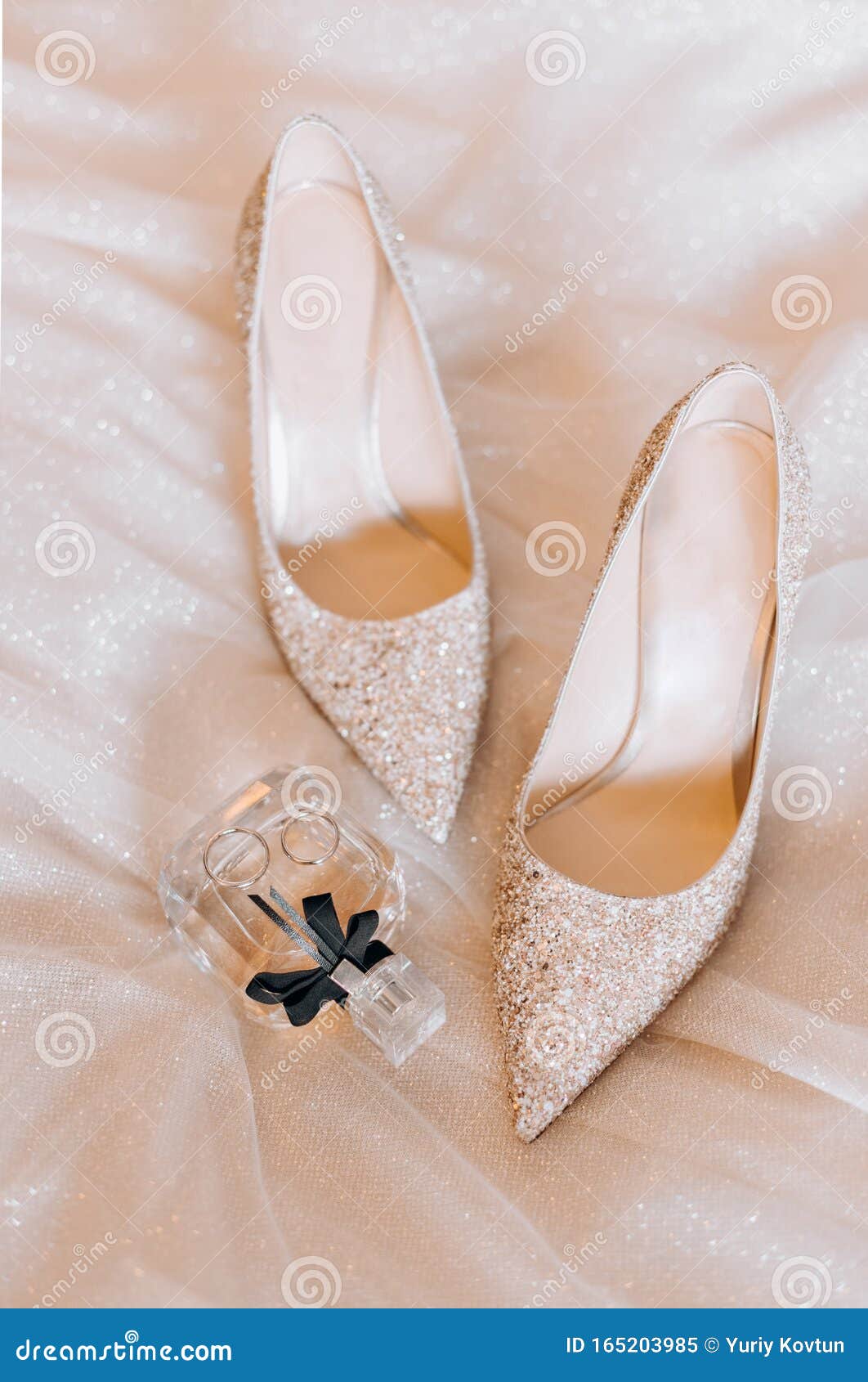 Anillo Bodas Estiloso Zapatos Para Damas Honor Accesorios Moda Imagen de archivo Imagen de novias, anillo: 165203985