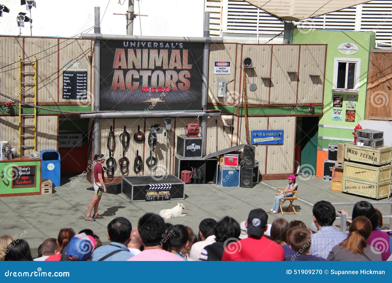 Animal Show at Universal Studios Hollywood Editorial Image - Image of  famous, film: 51909270