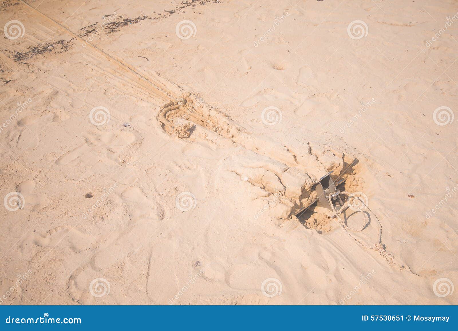 Vleien Grondig bijkeuken Anker op het zand stock afbeelding. Image of begraven - 57530651