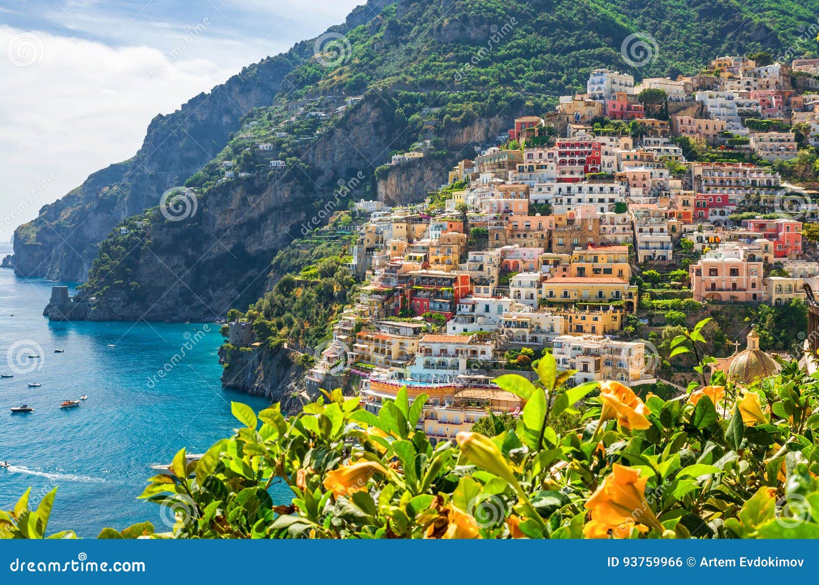 Ansicht Der Stadt Von Positano Mit Blumen Amalfi Kuste Italien Stockfoto Bild Von Positano Italien