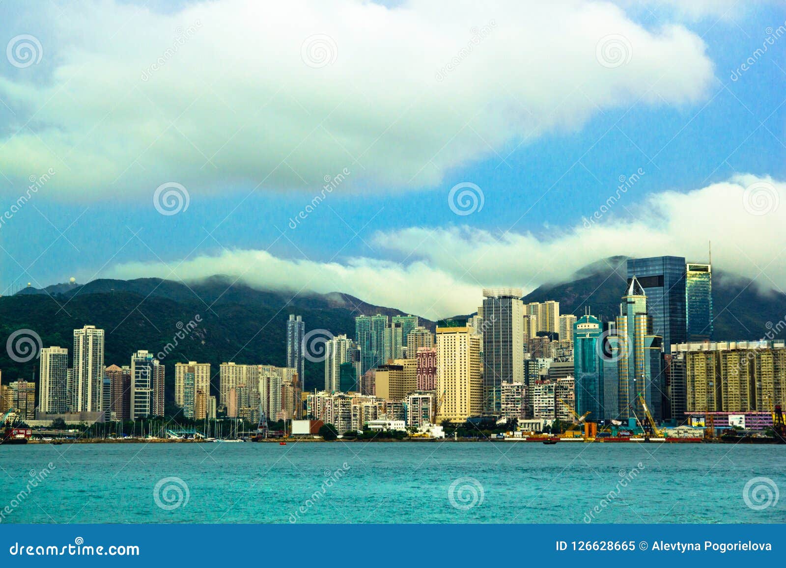 Ansicht Von Victoria-` S Hafen Von Tsim Sha Tsui Test-Ufergegend, Hong