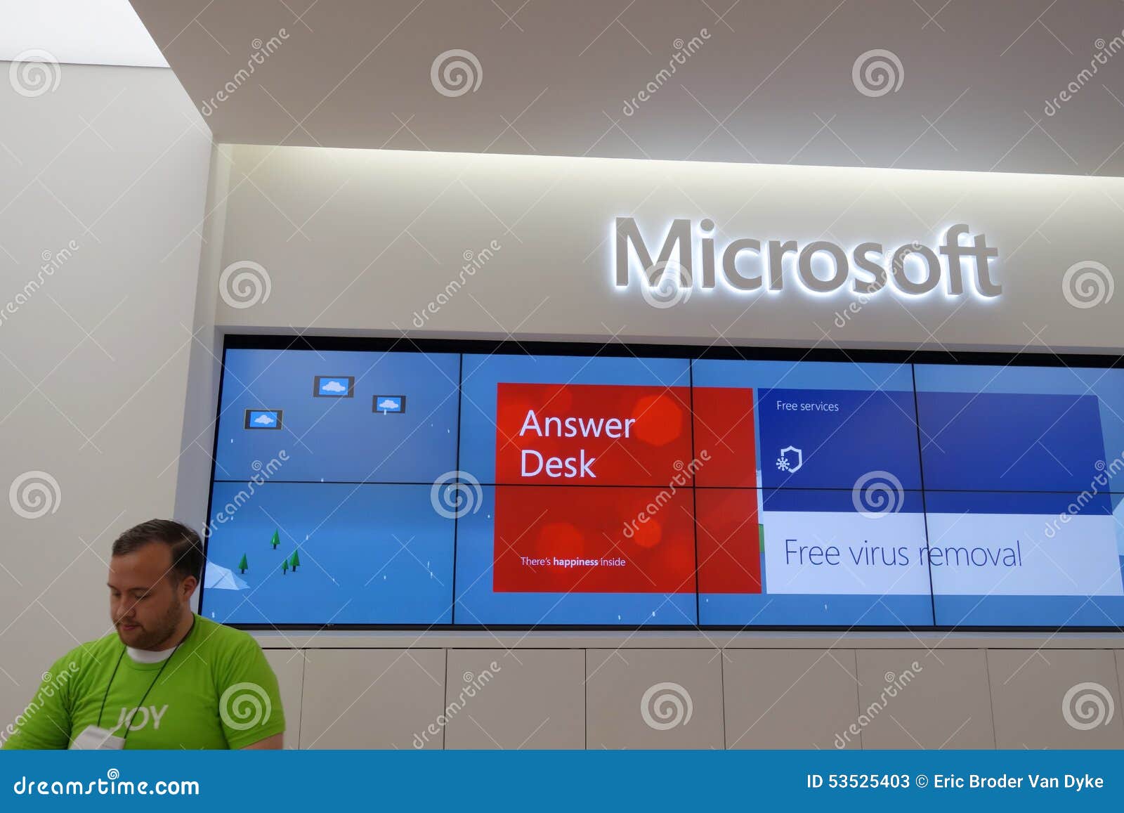 Answer Desk Inside Microsoft Windows Store In Honolulu At The Al