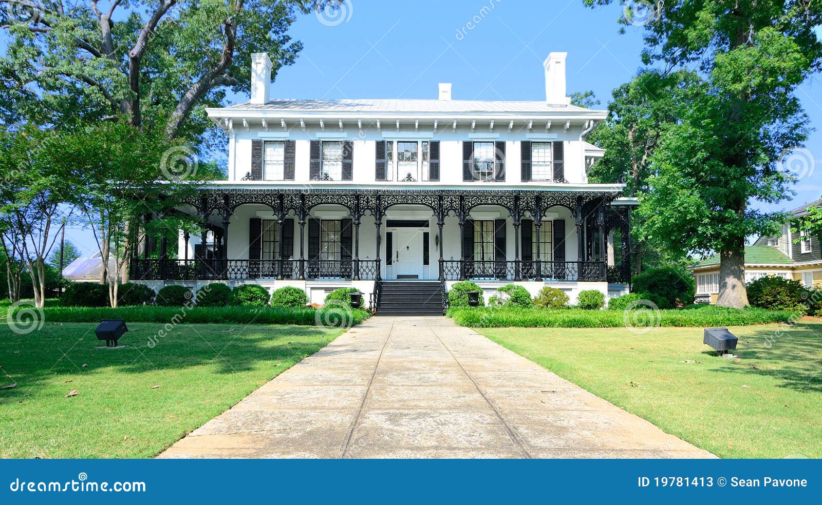 Antebellum Mansion stock image. Image of lawn, homes 19781413