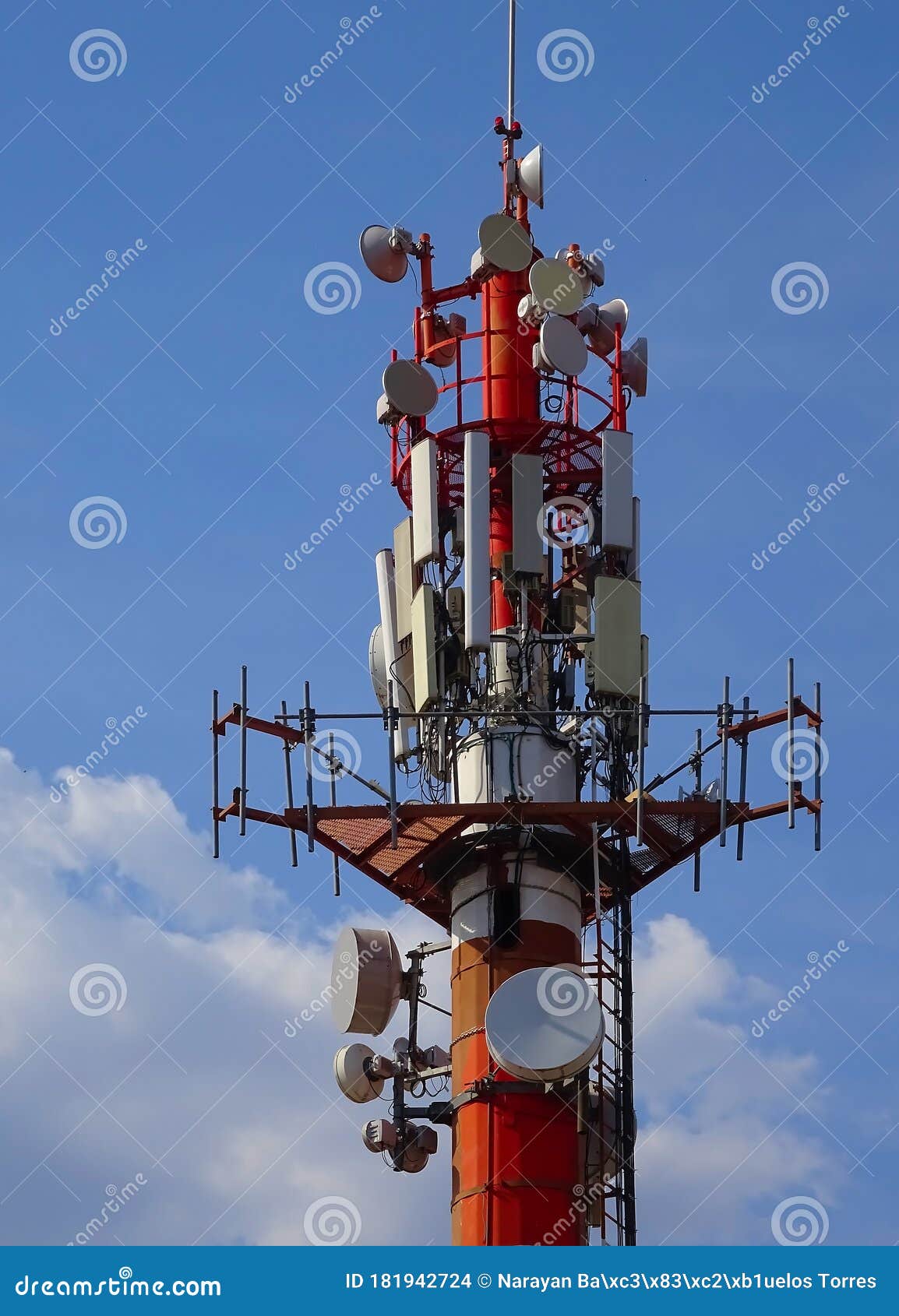 Antena De Telecomunicaciones Para Red 5g Foto de archivo - Imagen de  futuro, conecte: 181942724