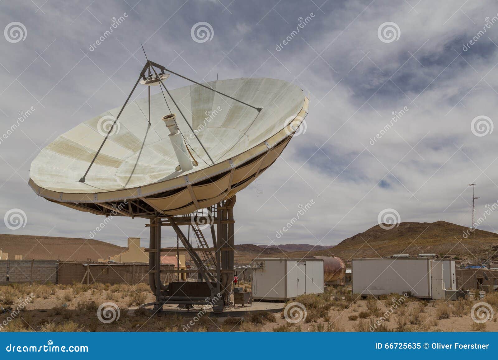Antena Parabólica En San Antonio De Los Cobres Imagen de archivo - Imagen  de telescopio, equipo: 66725635