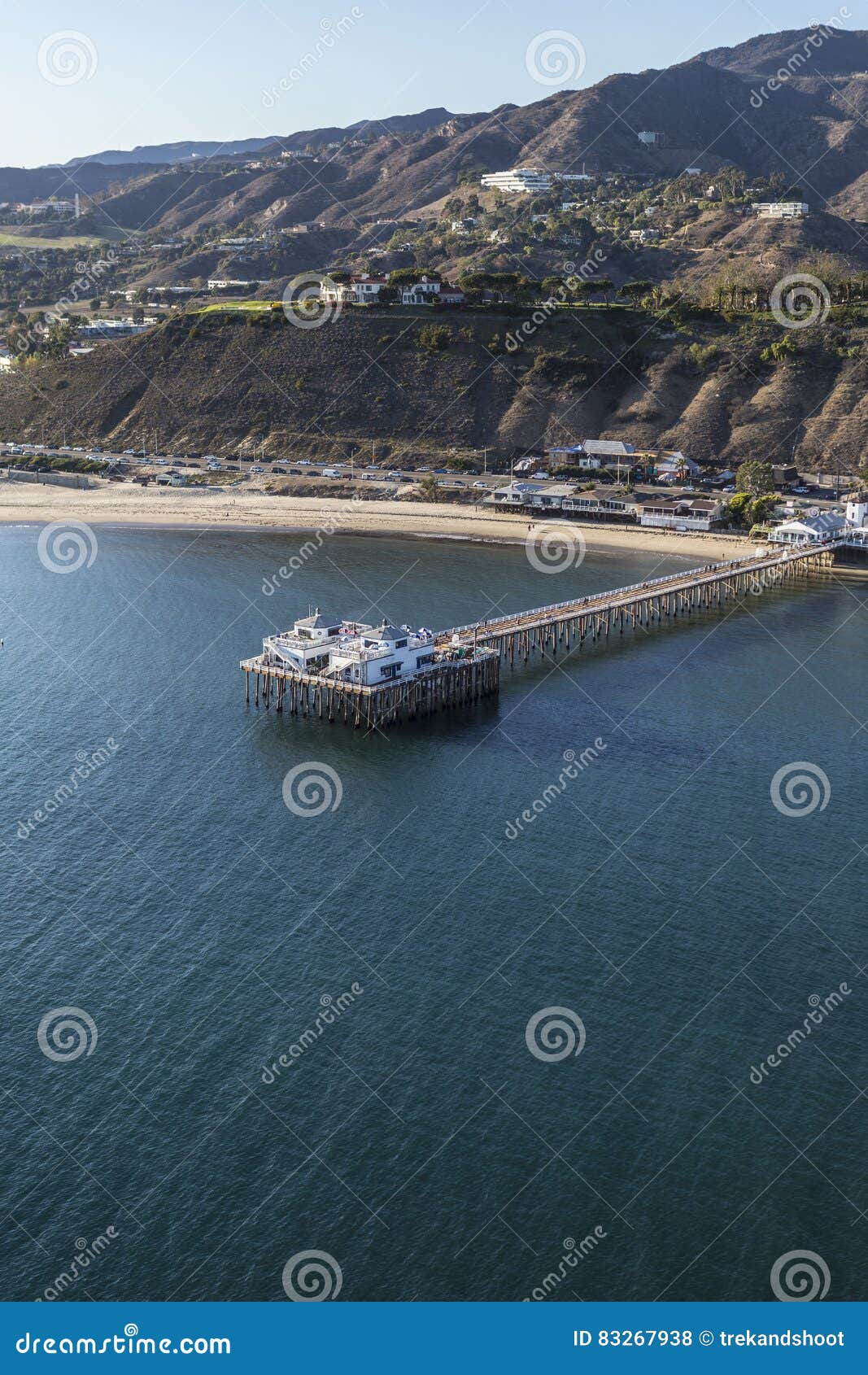 Antenn av Malibu Pier Near Los Angeles i sydliga Kalifornien. Antenn av den historiska Malibu pir nära Los Angeles i sydliga Kalifornien