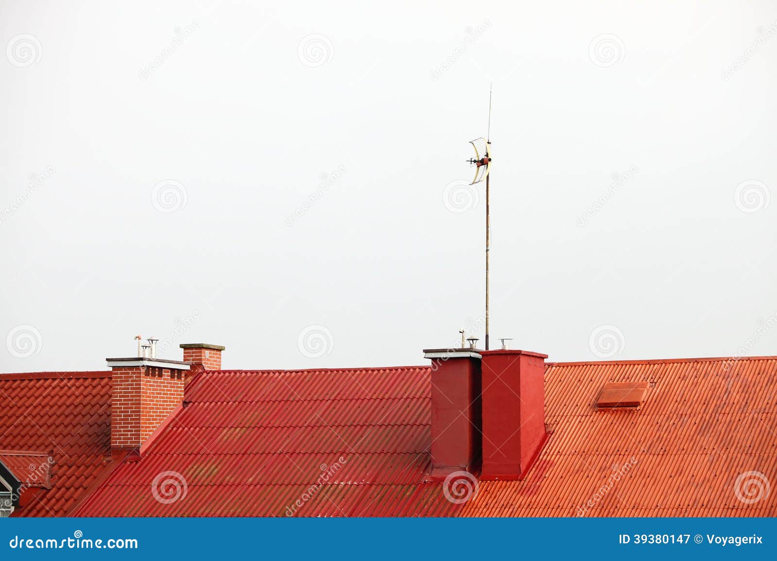 antenne on red roof white sky
