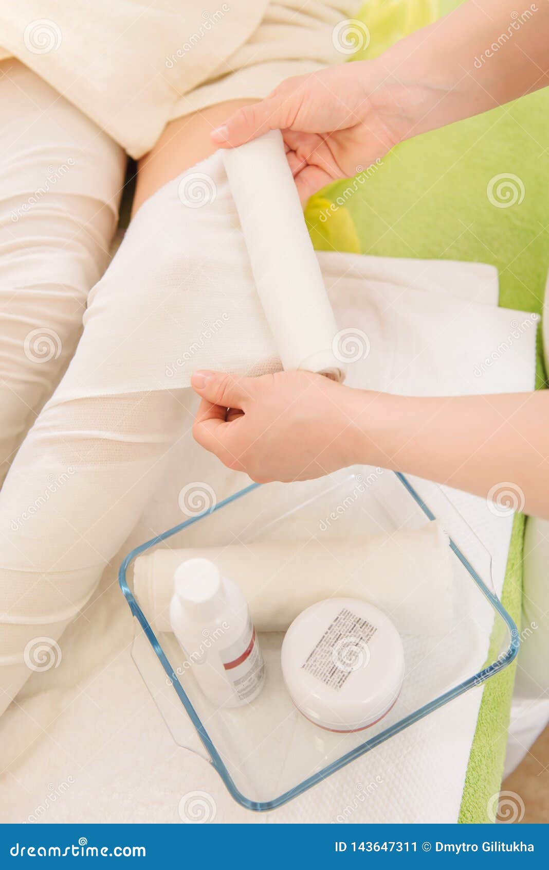 Anti Cellulite Wraps Procedure For Legs In A Spa Center Stock Image Image Of Beautiful