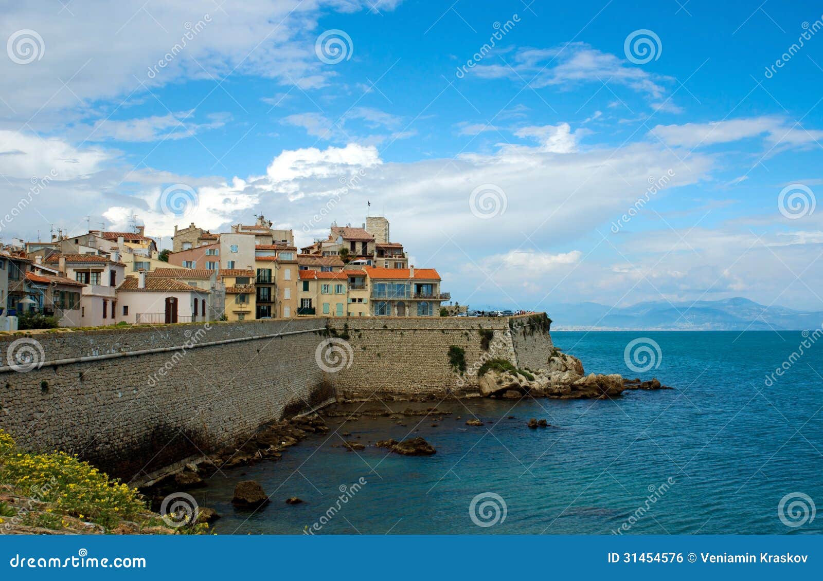 Antibes - Cityscape en mediterrane kust. Cityscape van Antibes en mediterrane kust, Franse Riviera