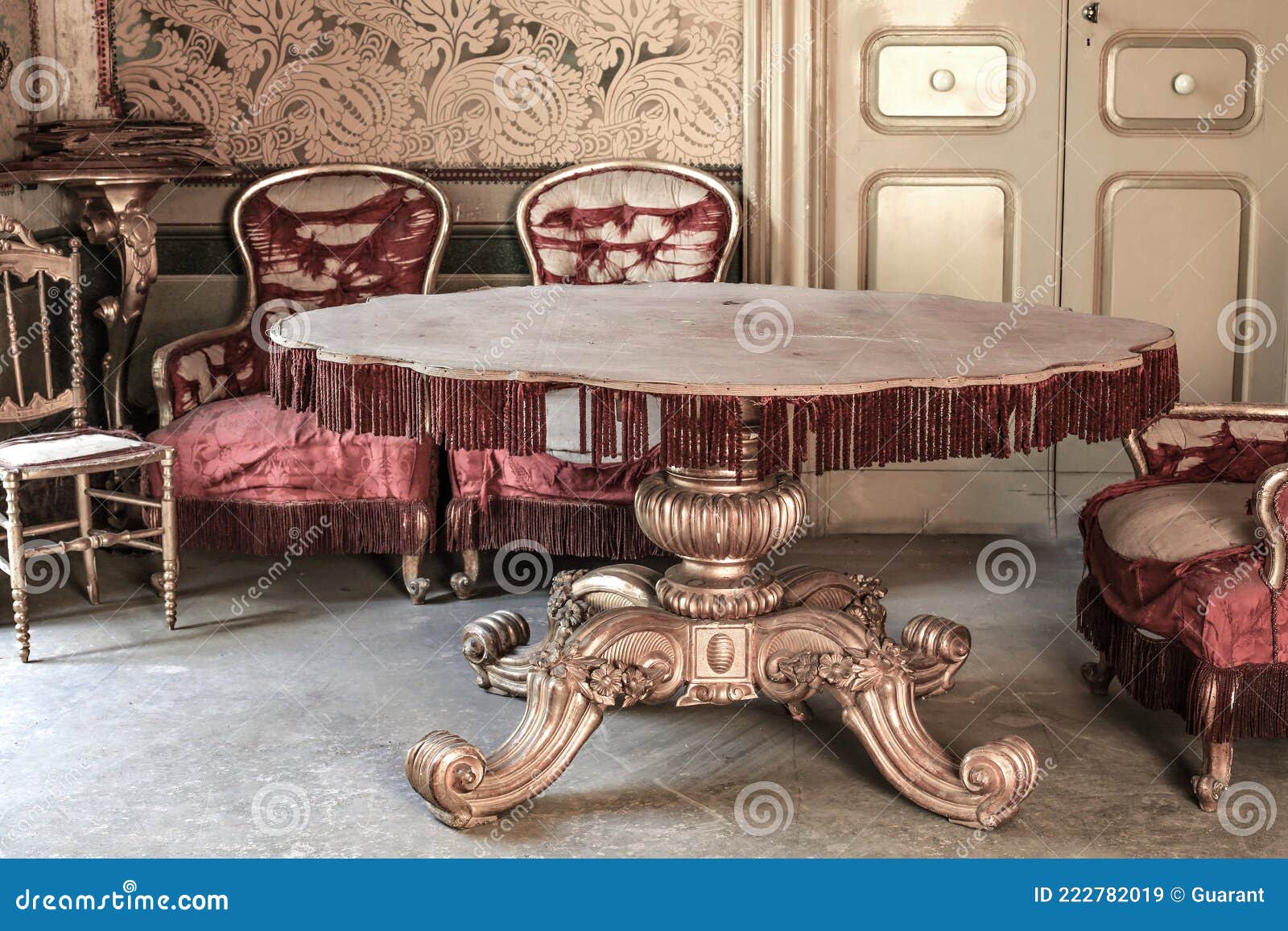 Antieke Meubelen in Een Kamer Van Een Nobele Villa Stock Afbeelding Image of schoonheid: 222782019