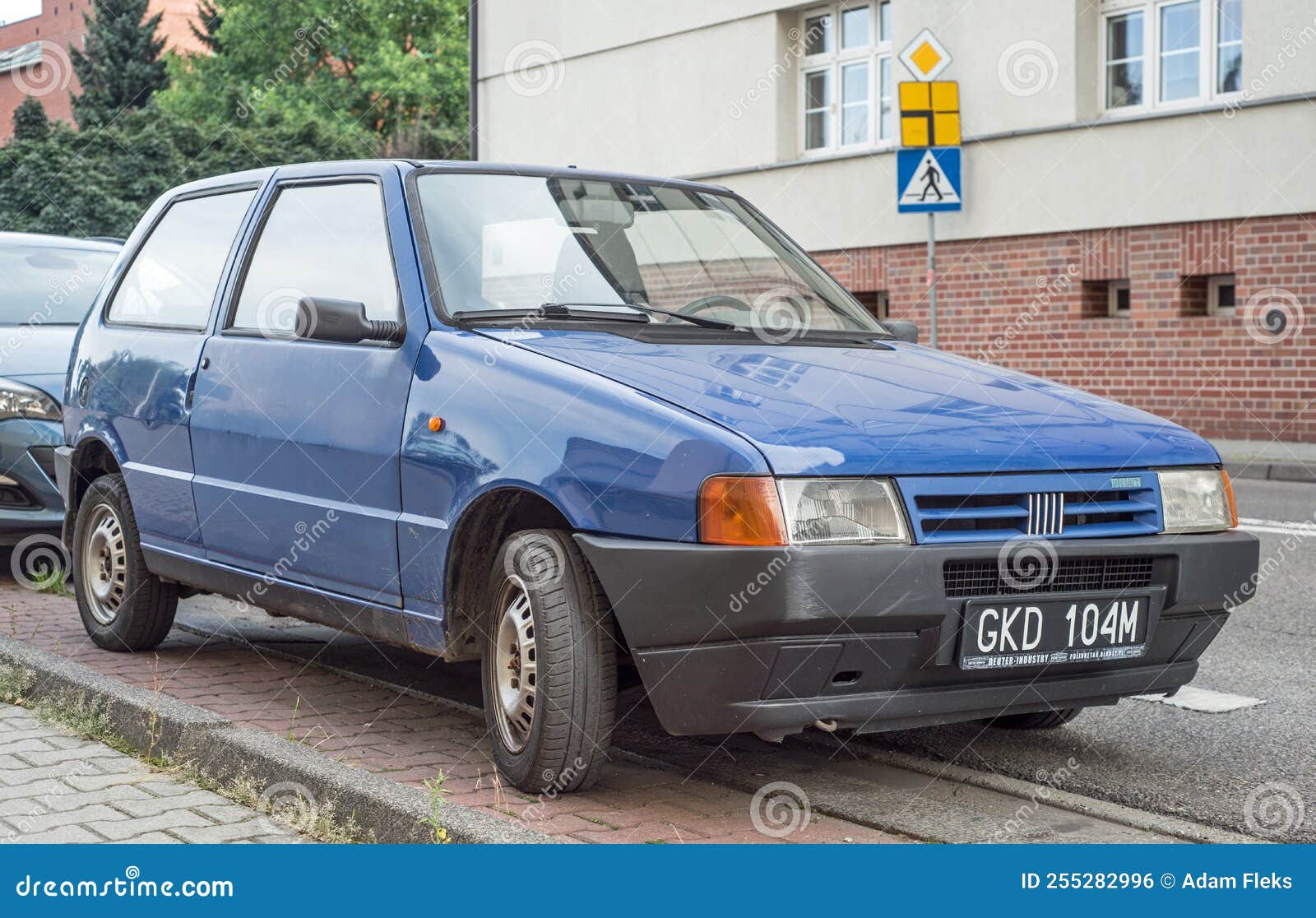 Antigo Carro Compacto Italiano Fiat Uno Foto Editorial - Imagem de