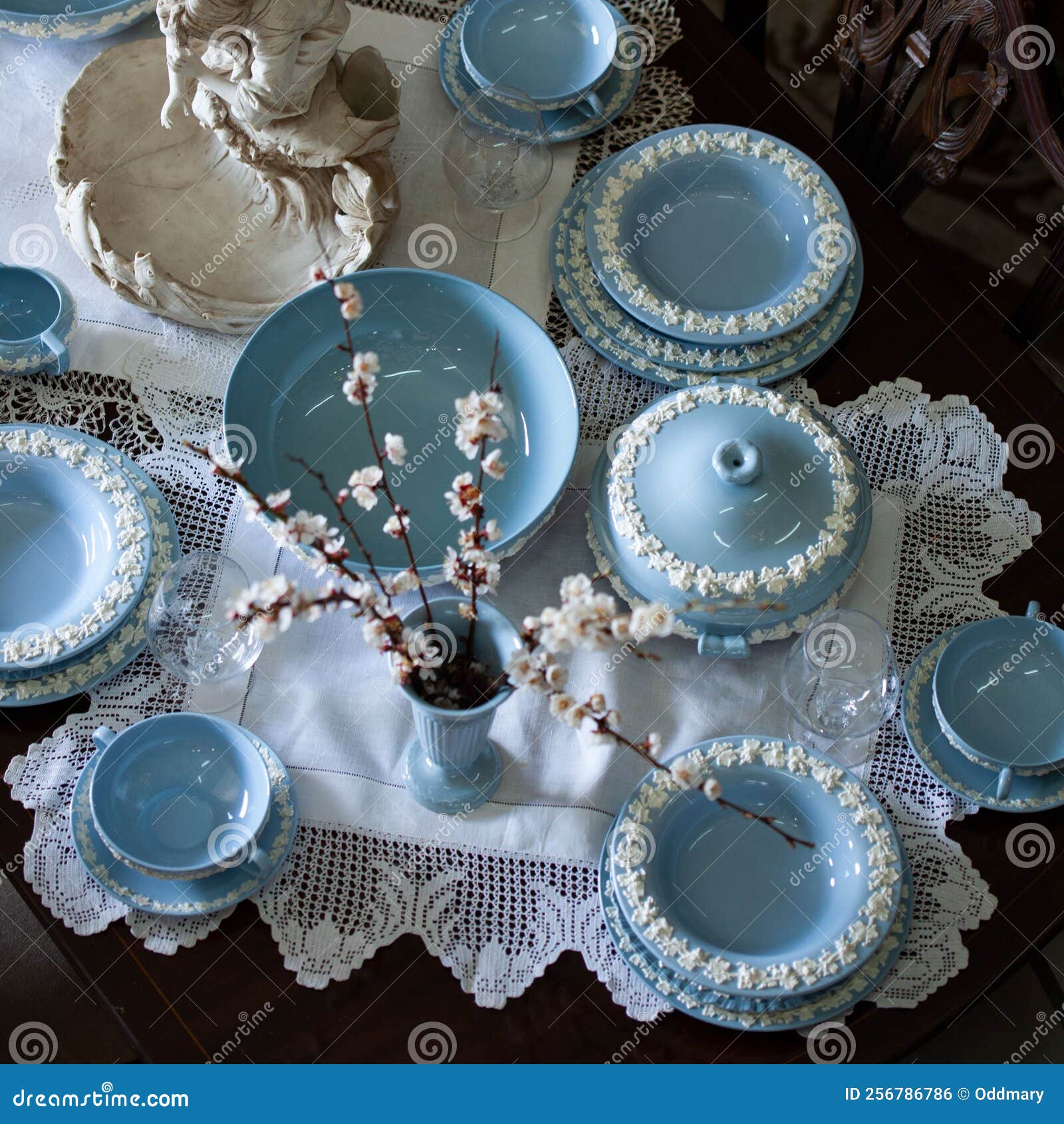 Antigo Jogo De Chá De Porcelana Azul Britânico. Foto de Stock