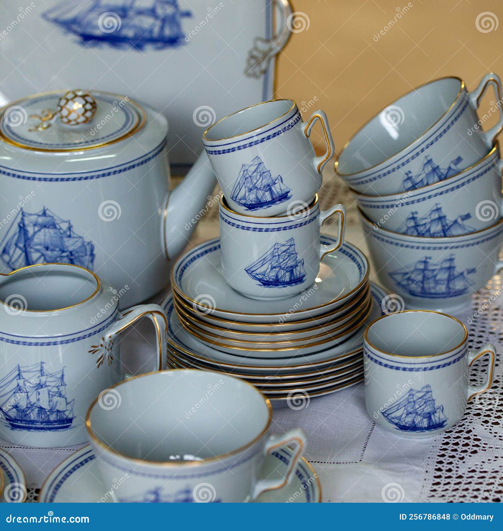 Antigo Jogo De Chá De Porcelana Azul Britânico. Foto de Stock