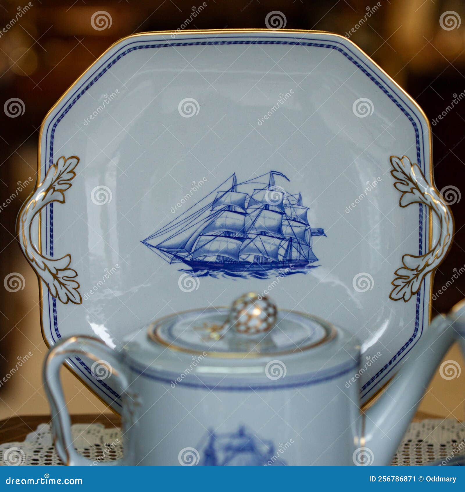 Antigo Jogo De Chá De Porcelana Azul Britânico. Foto de Stock