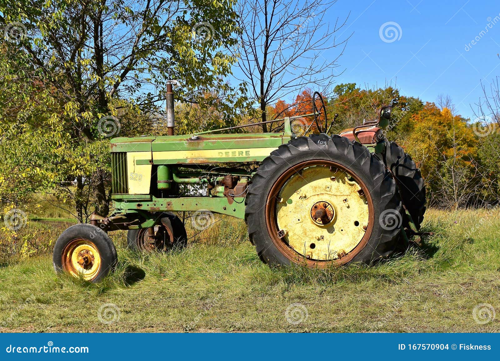 50+ Novo John Deere Tratores fotos de stock, imagens e fotos royalty-free -  iStock