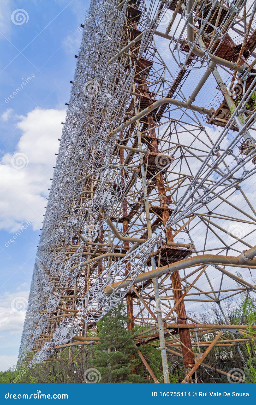 Antiguo Radar Militar De La Duga Foto de archivo Imagen de militar