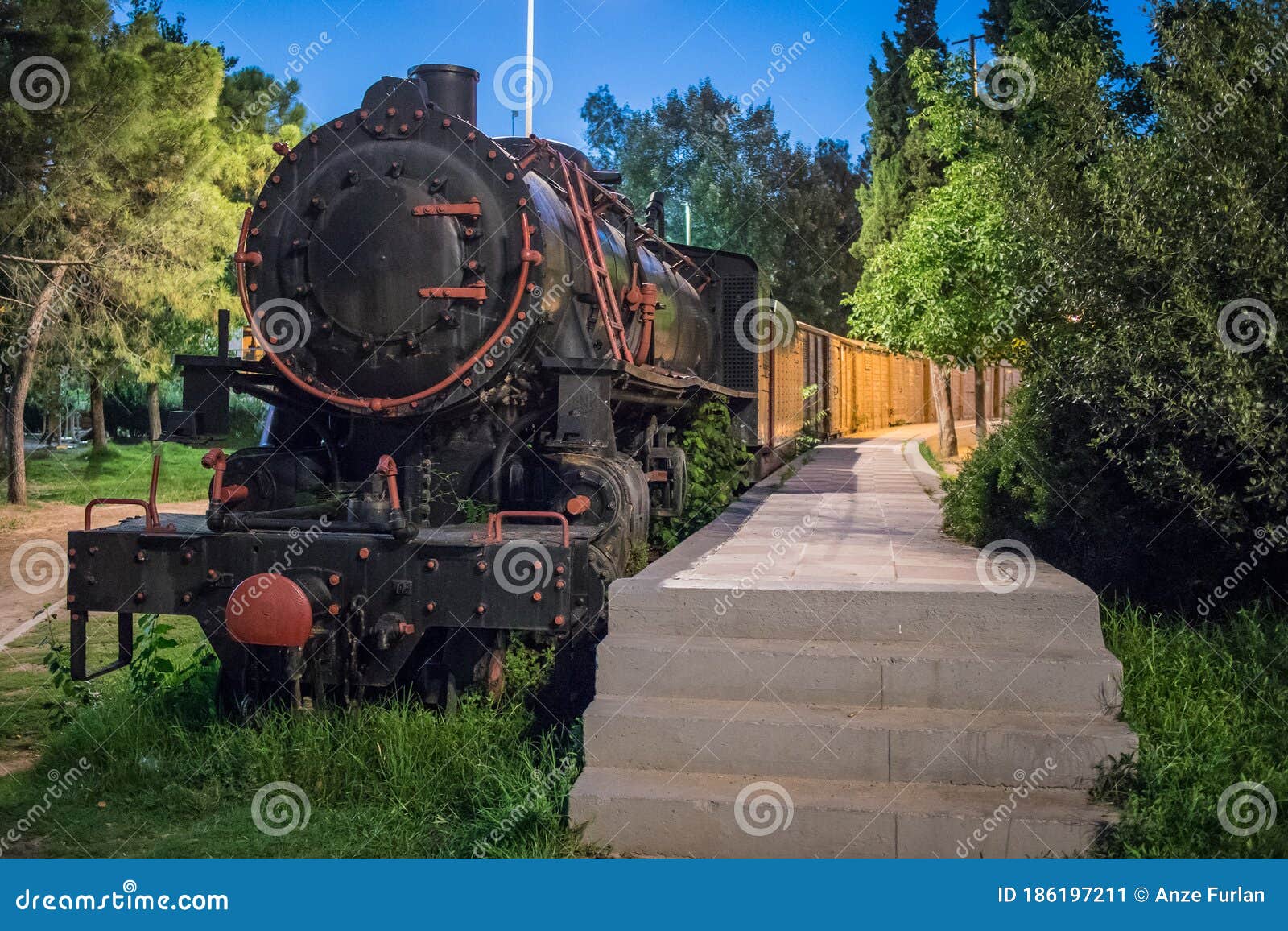 medida Subordinar Rápido Antiguo Tren De Vapor Del Museo En Grecia Foto editorial - Imagen de viejo,  ferrocarril: 186197211