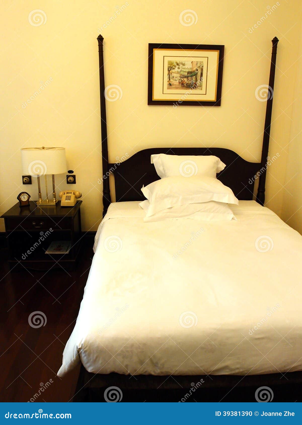 Antiker Britischer Kolonialartschlafzimmerdekor Redaktionelles Bild