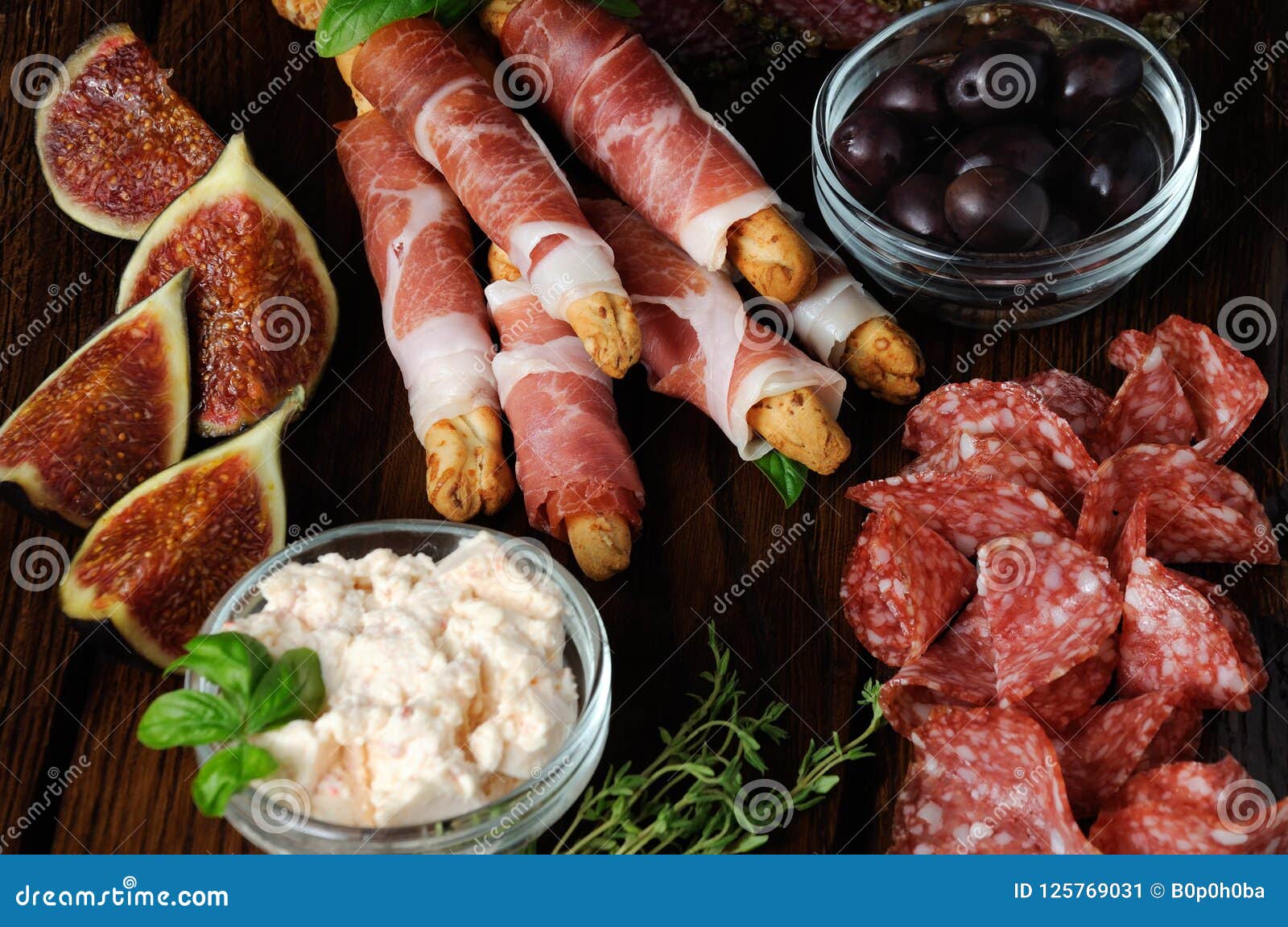Antipasto Del Piatto Della Carne Immagine Stock Immagine di taglio