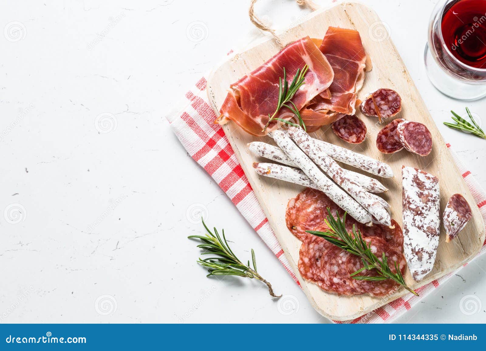 Antipasto Italiano Tradicional En Blanco Imagen de archivo Imagen de